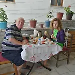 아파트 Eniguesthouse Gjirokastër