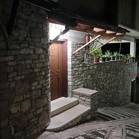 Eniguesthouse * Gjirokastër
