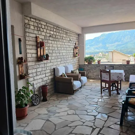 Eniguesthouse Appartamento Gjirokastër