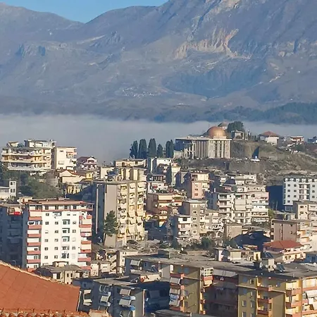Eniguesthouse Appartamento Gjirokastër