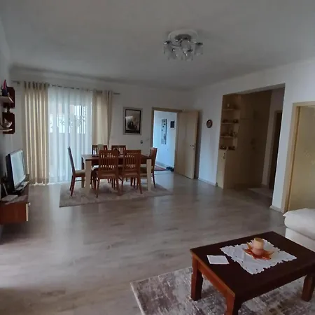 Eniguesthouse Appartamento Gjirokastër