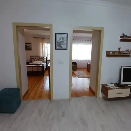 Lägenhet Eniguesthouse Gjirokastër