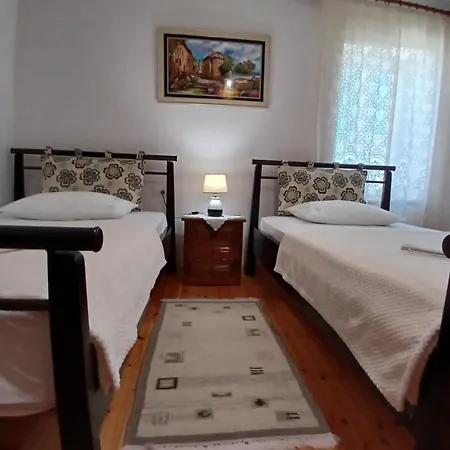 Apartament Eniguesthouse Gjirokastra