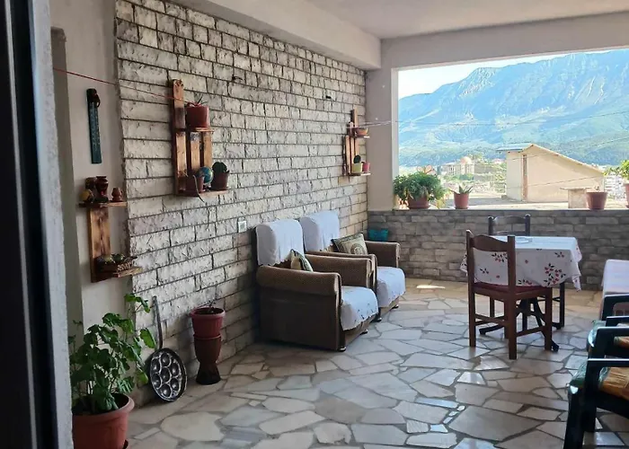 Eniguesthouse Appartamento Gjirokastër