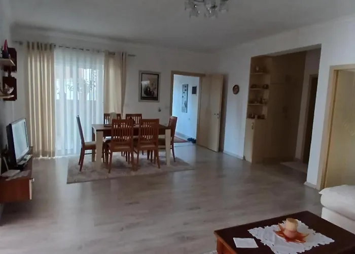 Eniguesthouse Appartamento Gjirokastër
